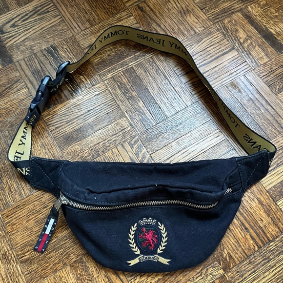 Tommy Jeans Crest Collection 6.0 Navy Bum Bag - Picture 15 of 16